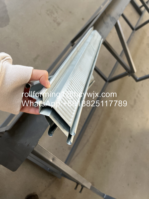 Cr12 kesme bıçağı malzemesi ile Hızlı Kapı Çaprazı Rulo Yapım Makinesi