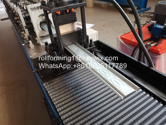 Düzenlenebilir Besleme Genişliği Perde Kapı Rulo Formasyon Makinesi Kalınlığı 0.8-1.2mm
