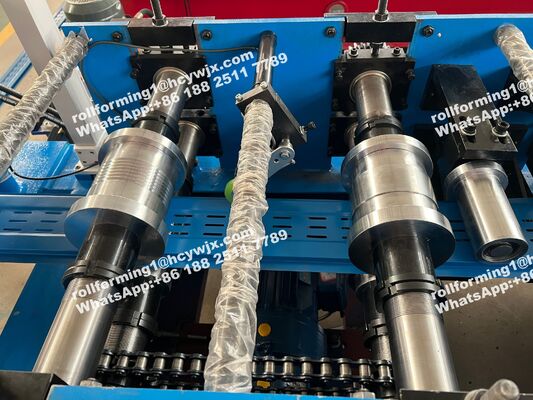 PLC Kontrollü Spandrel Renkli Kaplı Duvar Paneli Rulo Formasyon Makinesi 0.3-0.6mm Kalınlığı ve 15 Satırlı Roller