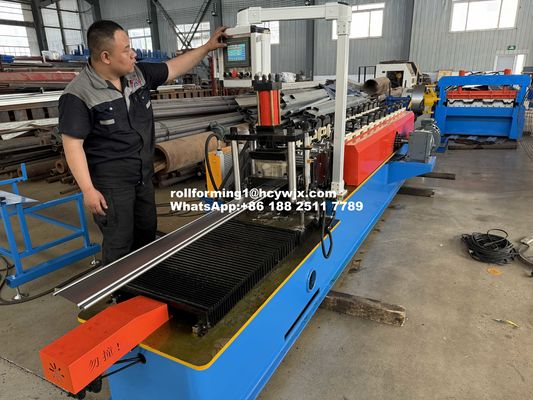 Zincir iletimli kapı perdesini Cr12 kesme bıçağı malzemesiyle şekillendirme makinesi